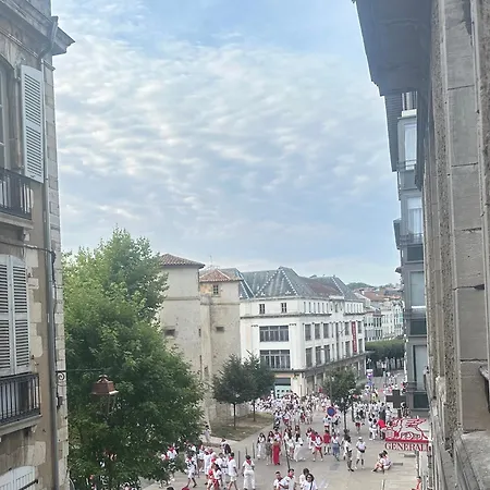 Haussmannien A La Cathedrale De *