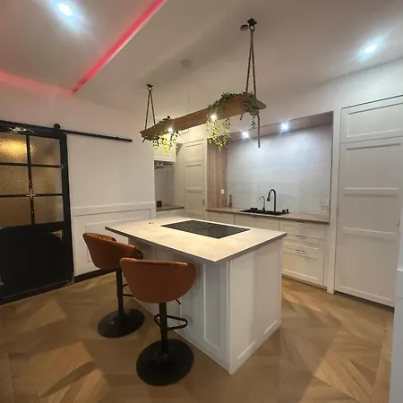 Haussmannien A La Cathedrale De *