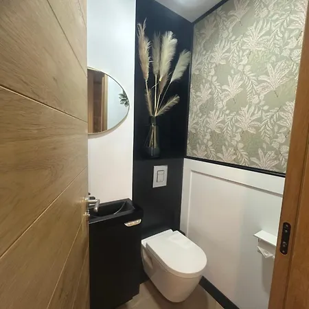 Haussmannien A La Cathedrale De דירה באיון