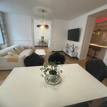 דירה Haussmannien A La Cathedrale De באיון