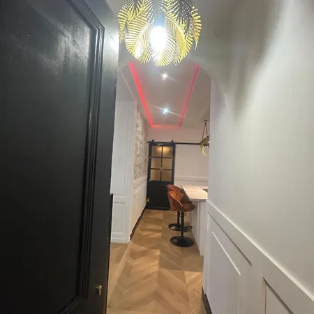 Haussmannien A La Cathedrale De באיון