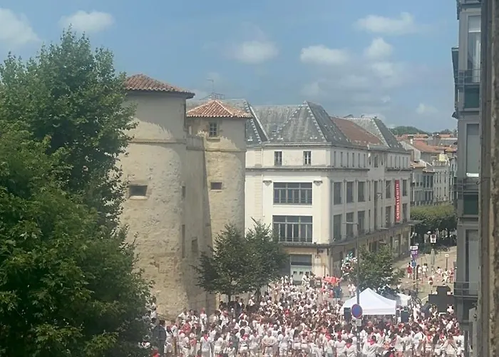 Haussmannien A La Cathedrale De Lägenhet *