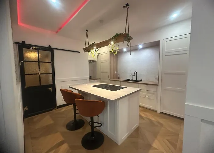 Haussmannien A La Cathedrale De *