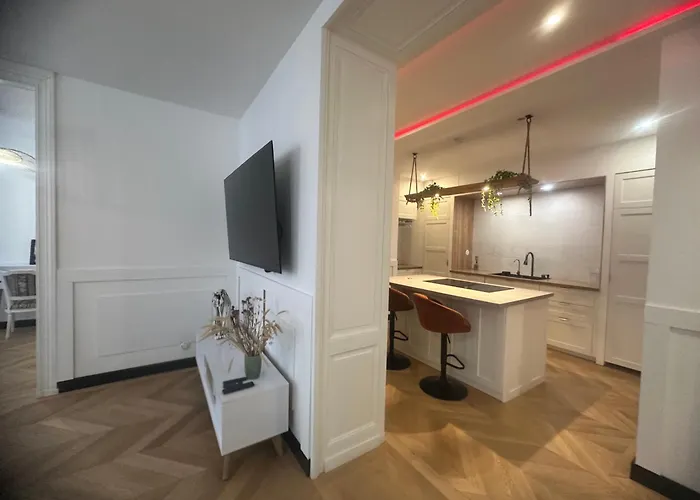 Haussmannien A La Cathedrale De Lägenhet Bayonne