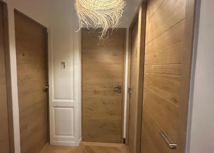 Haussmannien A La Cathedrale De * Bayonne