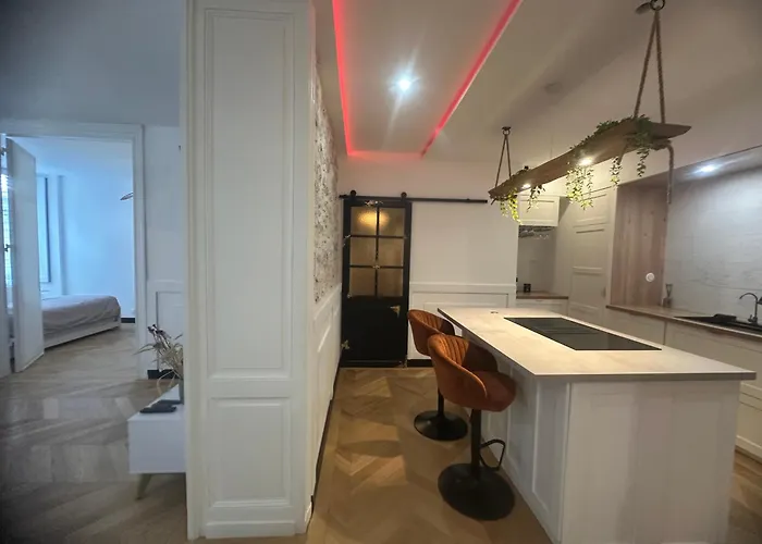 Haussmannien A La Cathedrale De