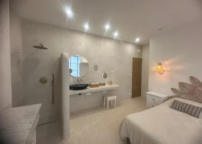 Haussmannien A La Cathedrale De Lägenhet *