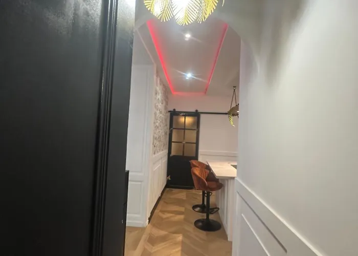 Haussmannien A La Cathedrale De Bayonne